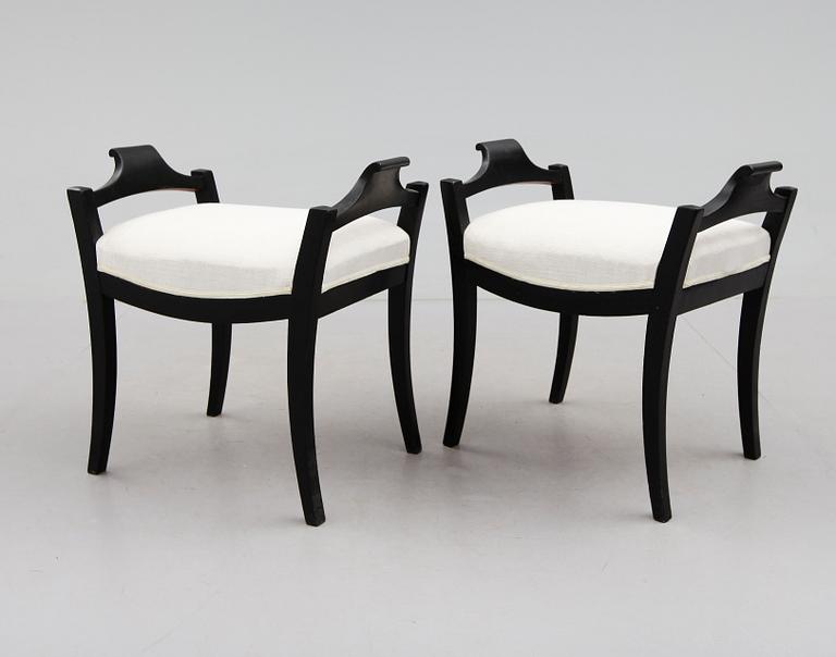 TABURETTER, 1 par, Karl Johan, 1800-talets mitt.