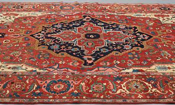 A CARPET, an antique Heriz, a so called Serapi, ca 371 x 282,5 cm.