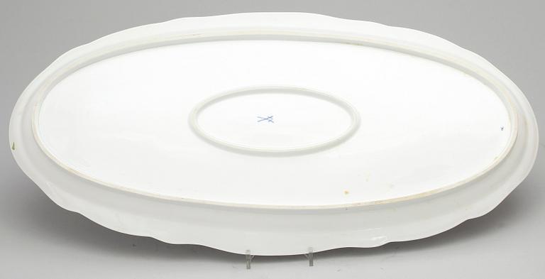 STEKFAT, porslin, 'Lökmönstret', Meissen, 1900-talets andra hälft.