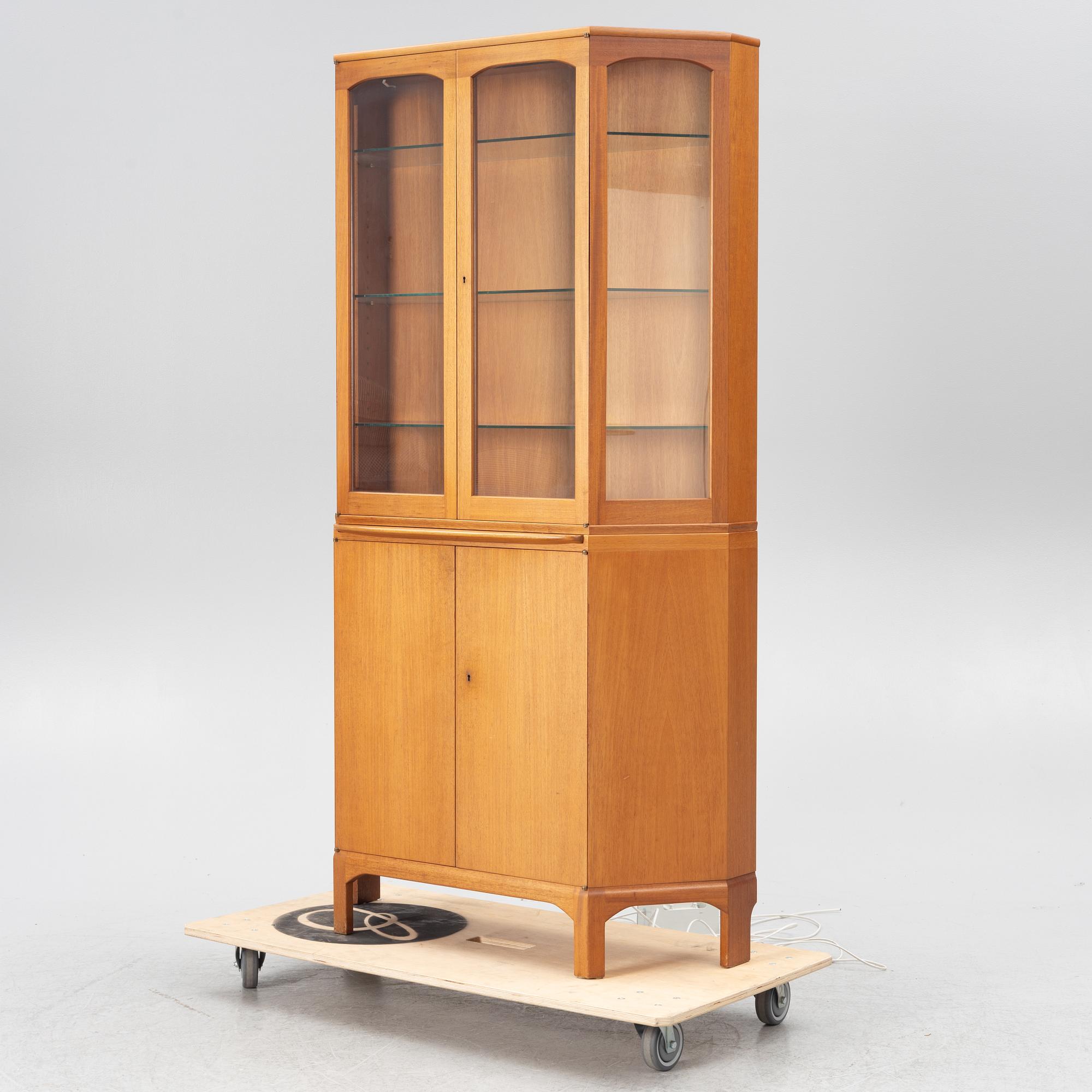 Carl Malmsten, vitrinskåp, "Undantaget" 1900-talets andra hälft.