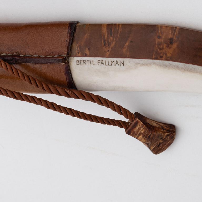 A reindeer horn and birch knife by Bertil Fällman, signed.