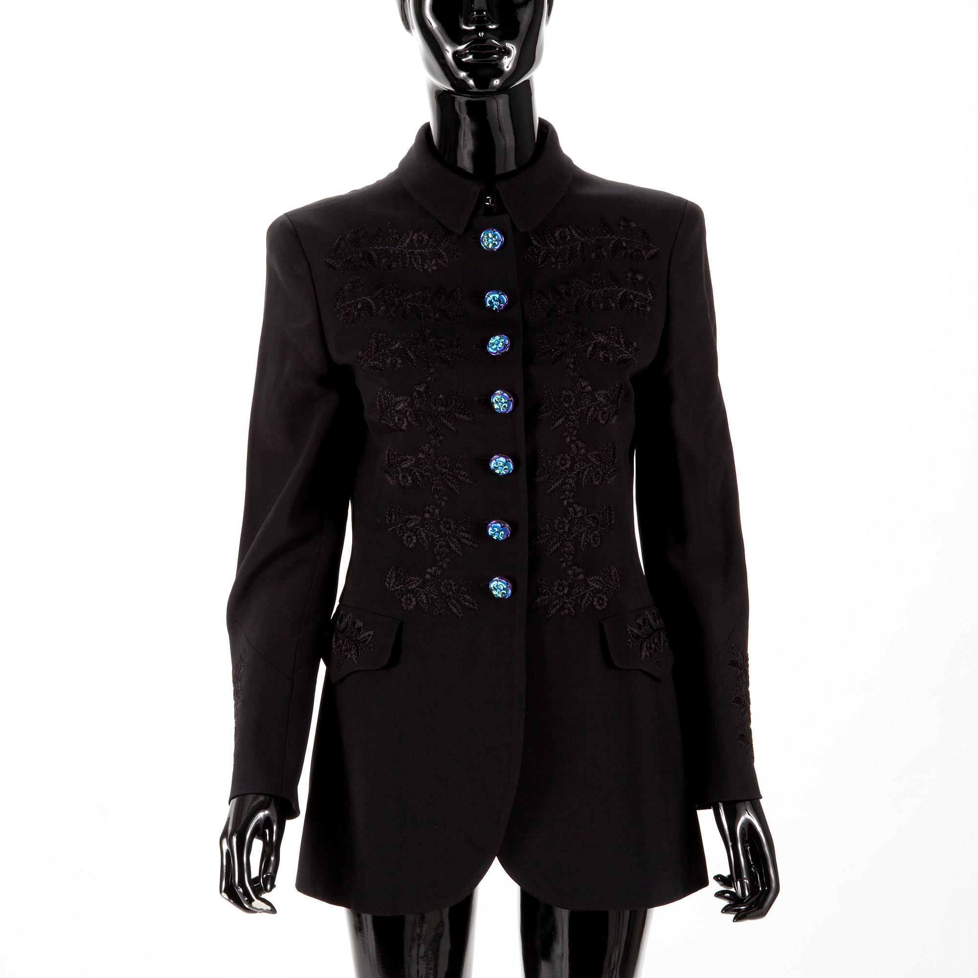 KAVAJ, Moschino.