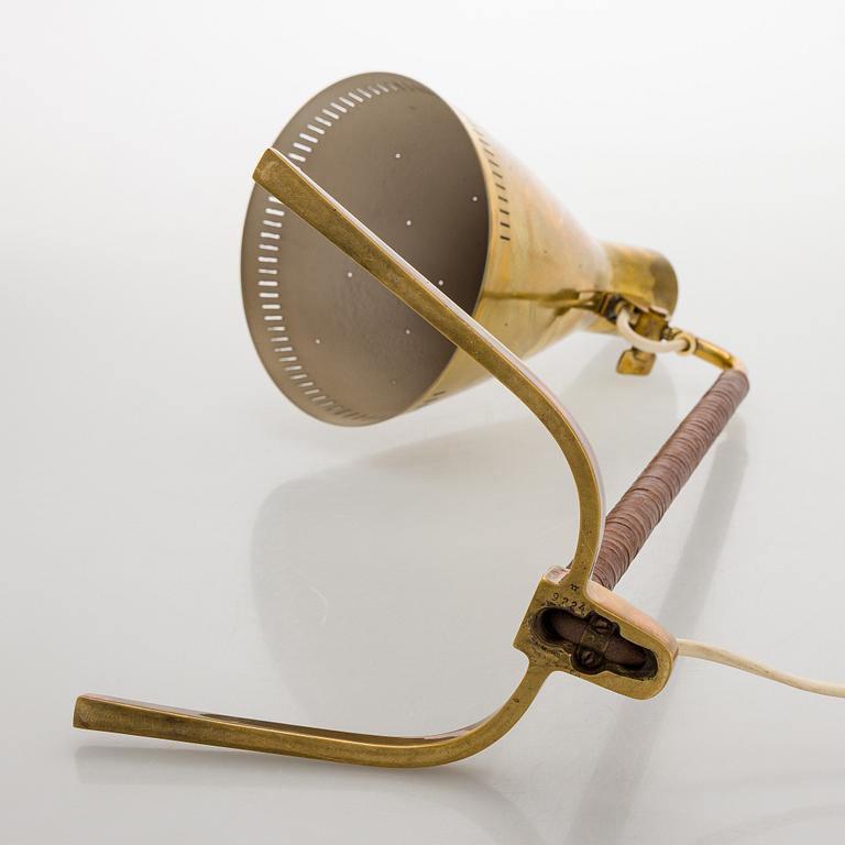 Paavo Tynell, a mid-20th century '9224' table lamp for Taito Finland.