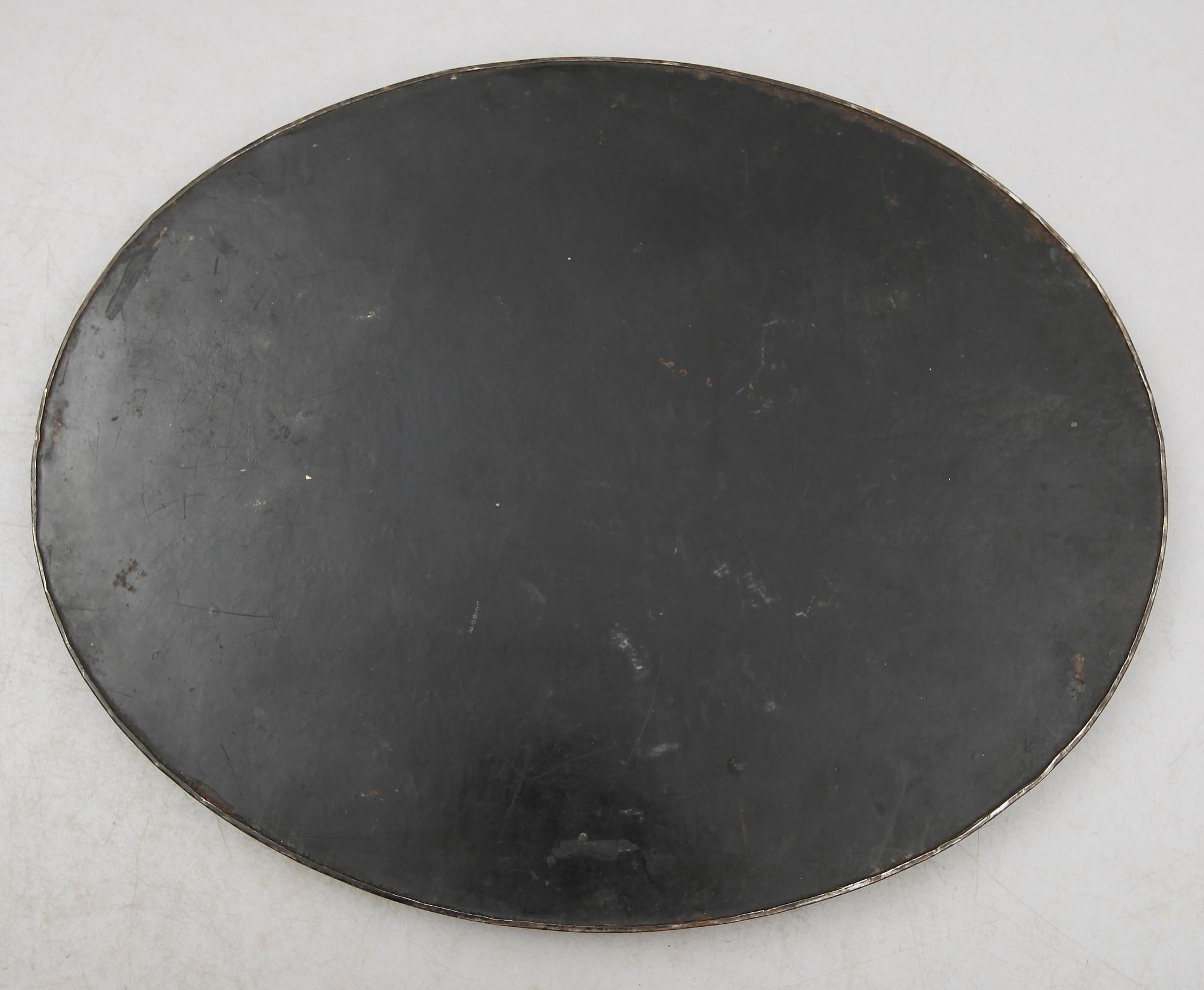 BRICKA, svartlackerad plåt, 1800-/1900-tal.