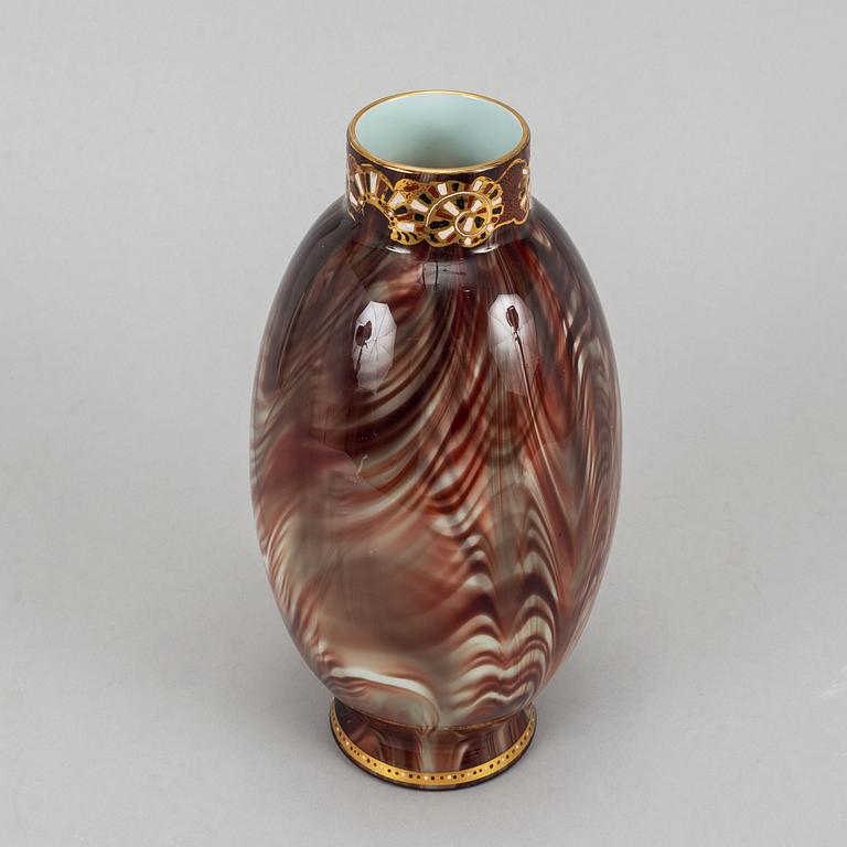 Johann Loetz-Witwe, a circa 1890 "Onyx" glassware vase.