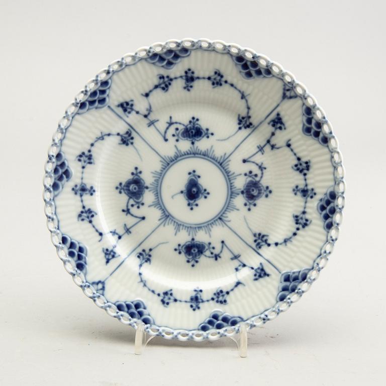A Royal Copenhagen "Musselmaalet" coffee service, Denmark, 20th Century. (42  pieces).
