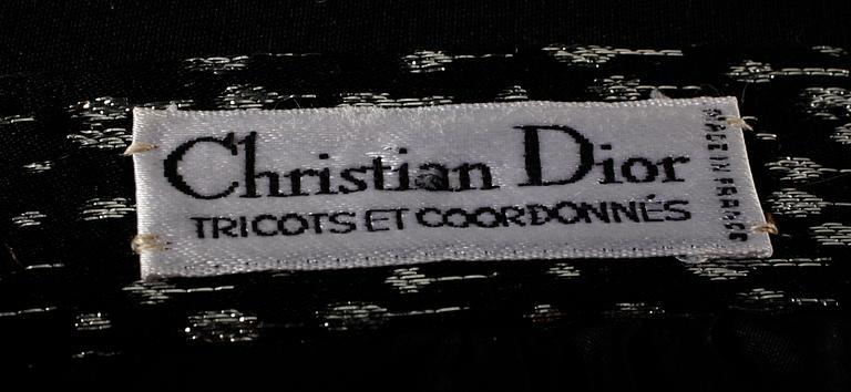 CHRISTIAN DIOR, ensemble bestående av kjol, topp, skärp samt sjal.