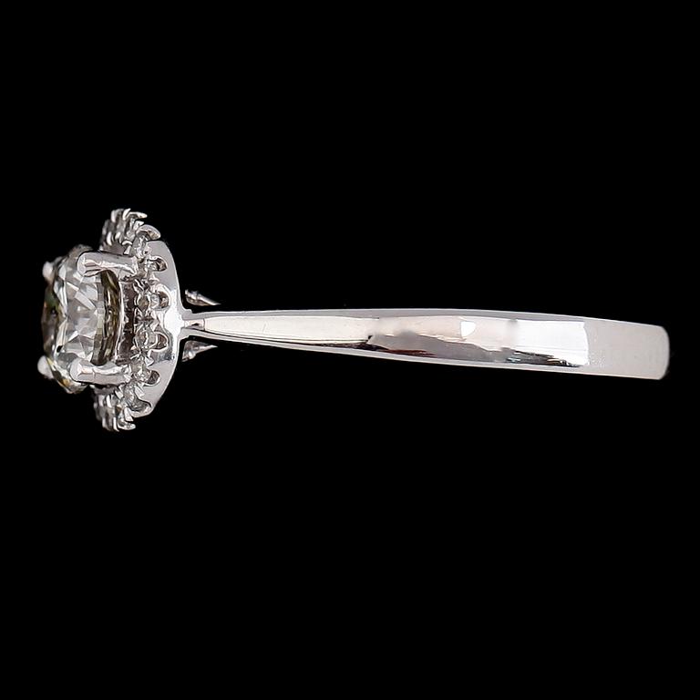 RING, 18K vitguld, diamanter tot ca 0.82 ct. Total vikt ca 3 g.