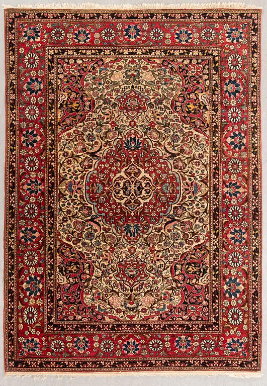 An antique Isfahan carpet ca 204x144 cm.