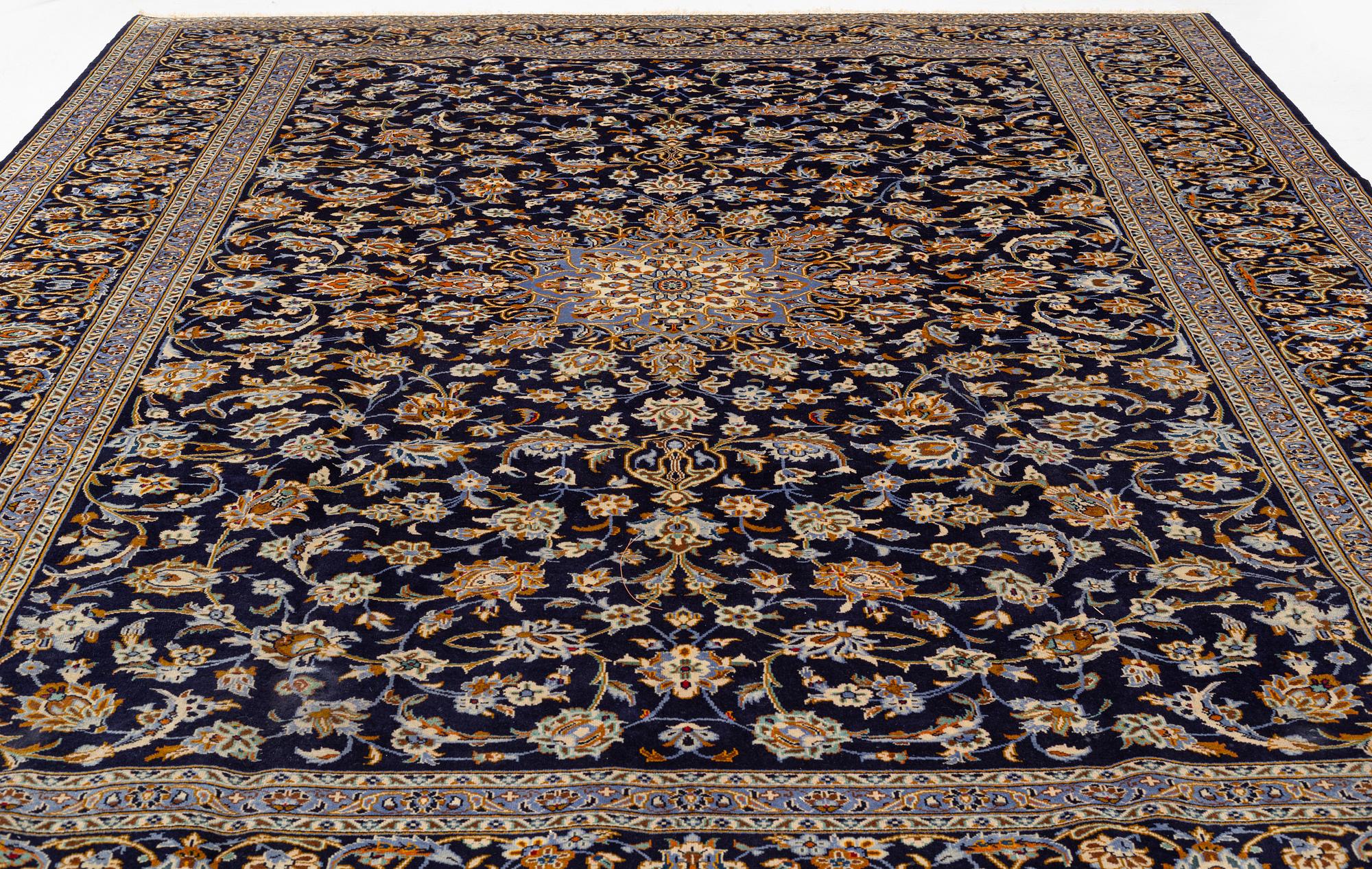 Matta, Keshan, ca 412 x 308 cm.