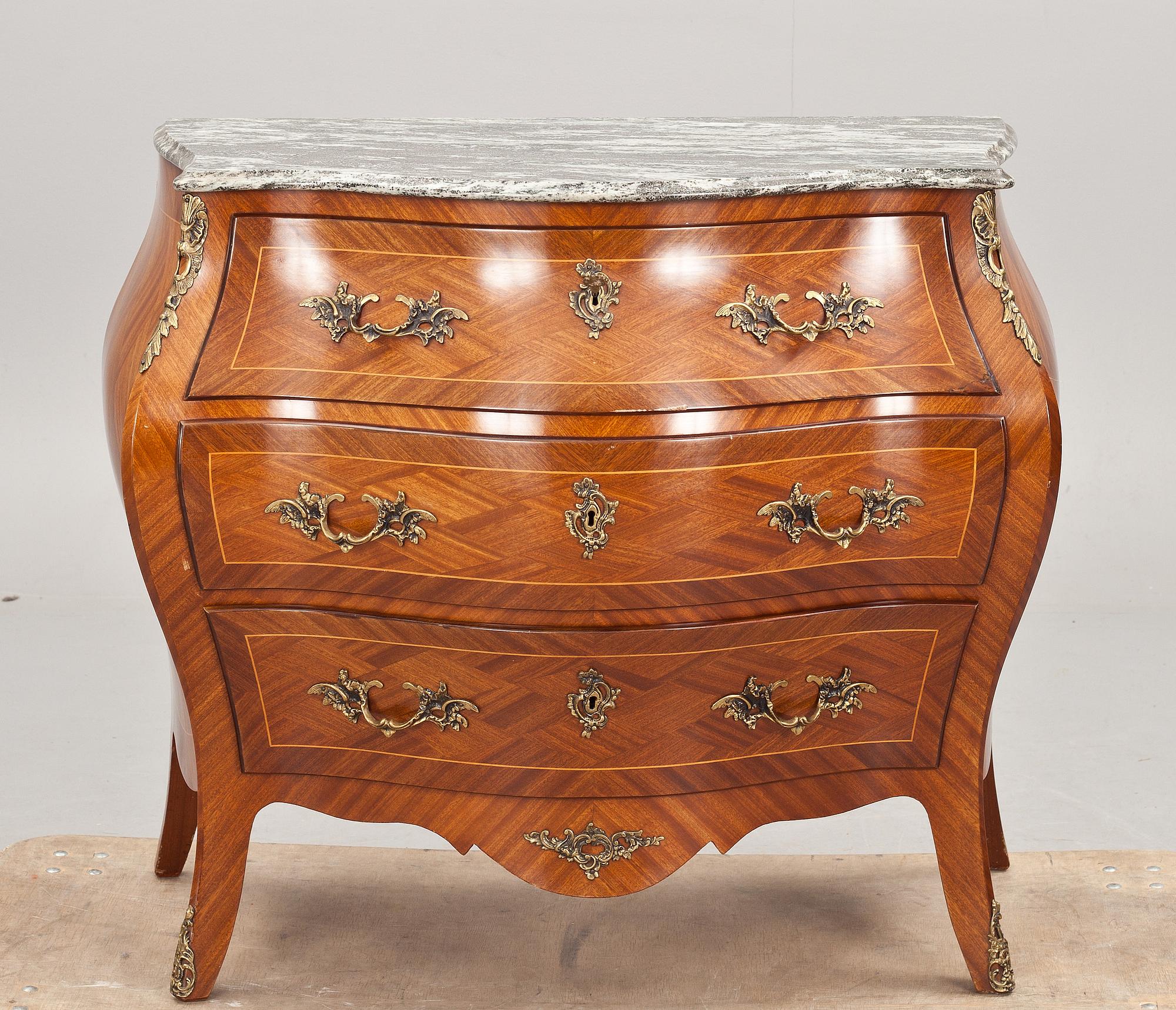 BYRÅ, rokokostil, 1900-tal.