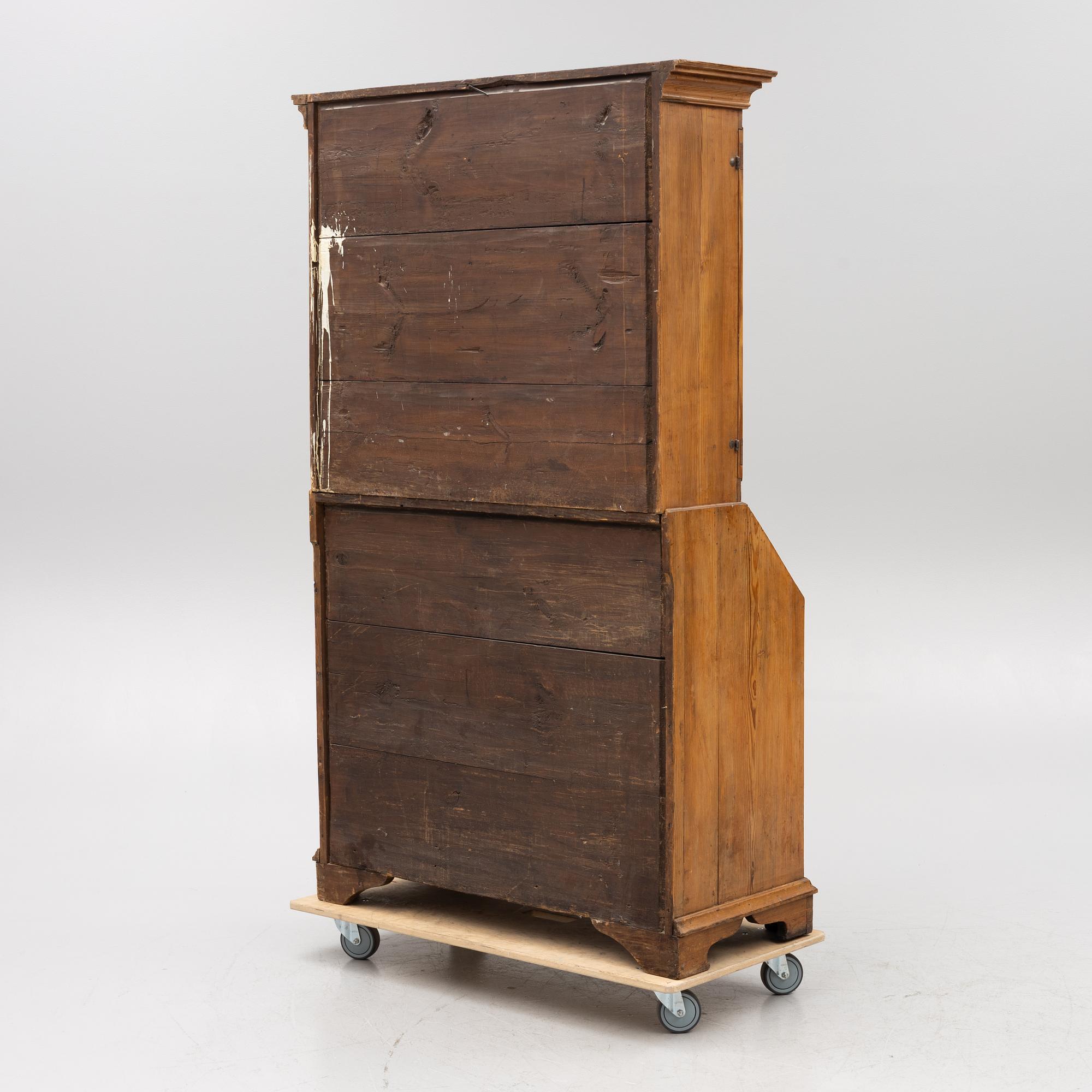 A writing cabinet, 18th/19th century.