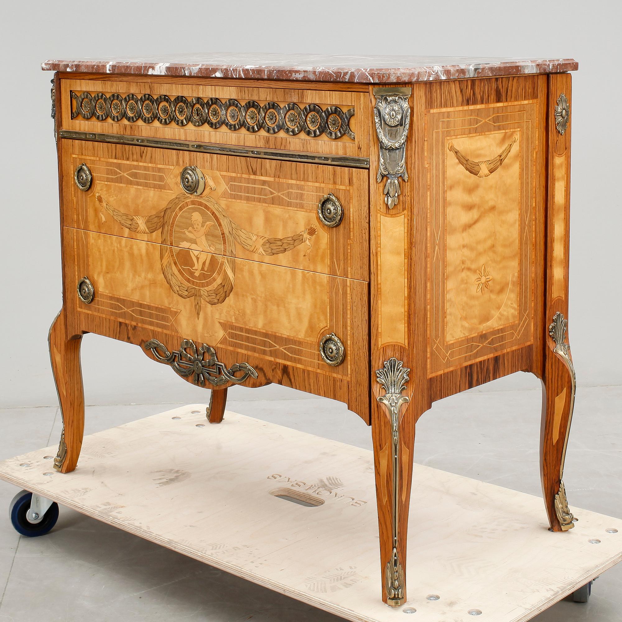 BYRÅ, gustaviansk stil, omkring 1900-talets mitt.