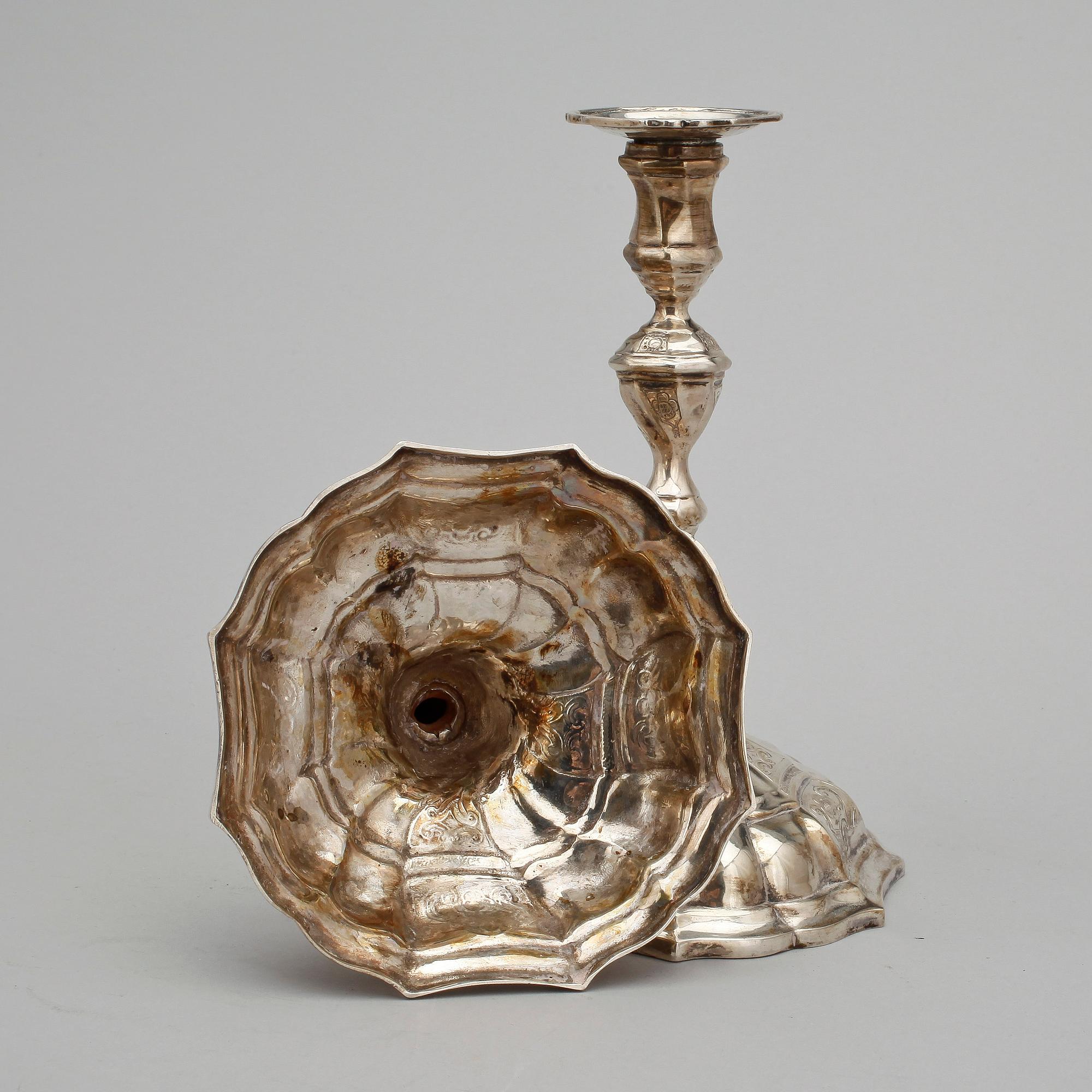 LJUSSTAKAR, ett par, silver, rokokostil, sannolikt Tyskland, 1800-tal. Vikt 530 gram.