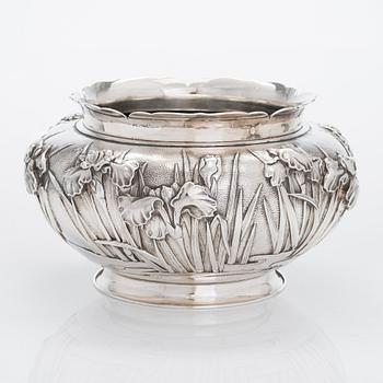 An Arthur & Bond sterling silver flower pot, Yokohama, late Meiji-era, circa 1900.