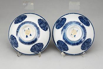 A pair of blue and white bowls, Qing dynasty, Yongzheng (1723-35), with Xuande four character mark.