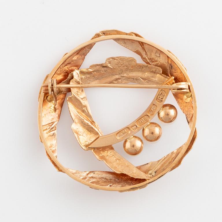 Auran Kultaseppä Oy, 14K gold and pearl brooch.