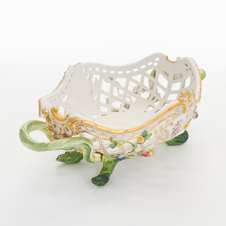 Jardinière, porcelain, Imperial Porcelain Factory, Alexander II, 1855–81.
