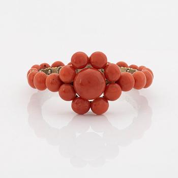 Set, bangle, necklace and brooch, coral.