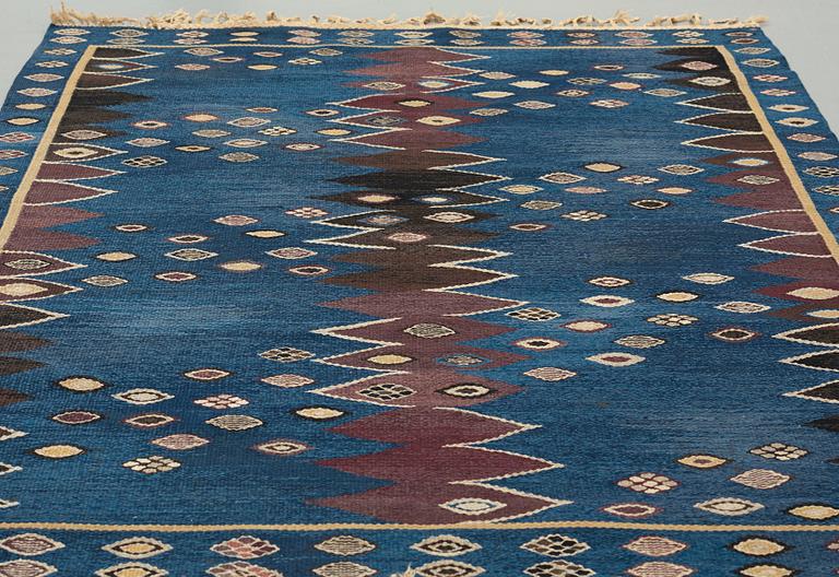 Barbro Nilsson, MATTO, "Snäckorna", flat weave, ca 229 x 151,5 cm, signed AB MMF BN.