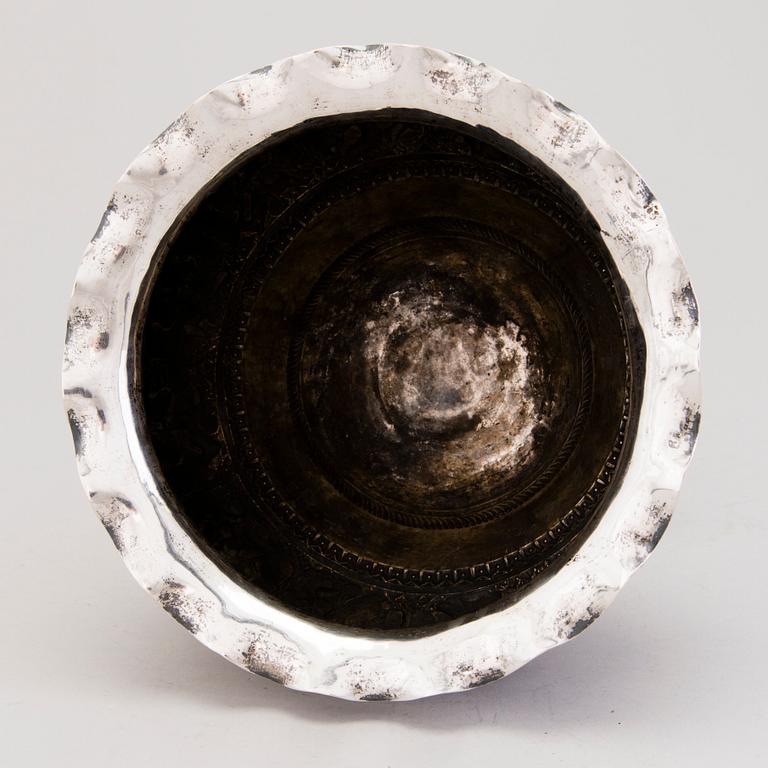 TEA POT and BOWL, silver, India late 19th century, weight 430g and 880g.