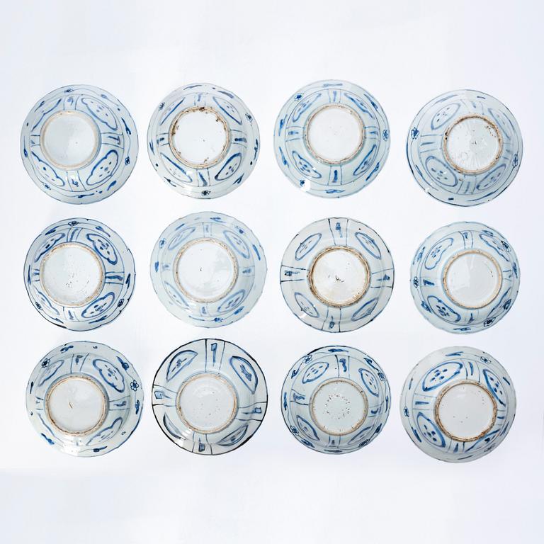 A matched set with 12 blue and white kraak bowls, Ming dynasty, Wanli (1572-1620).