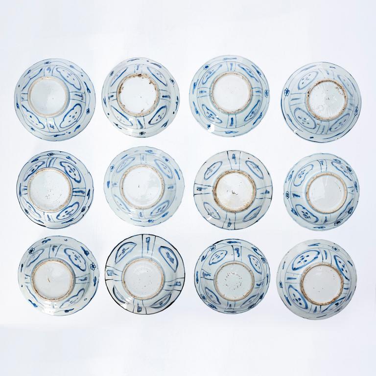 A matched set with 12 blue and white kraak bowls, Ming dynasty, Wanli (1572-1620).