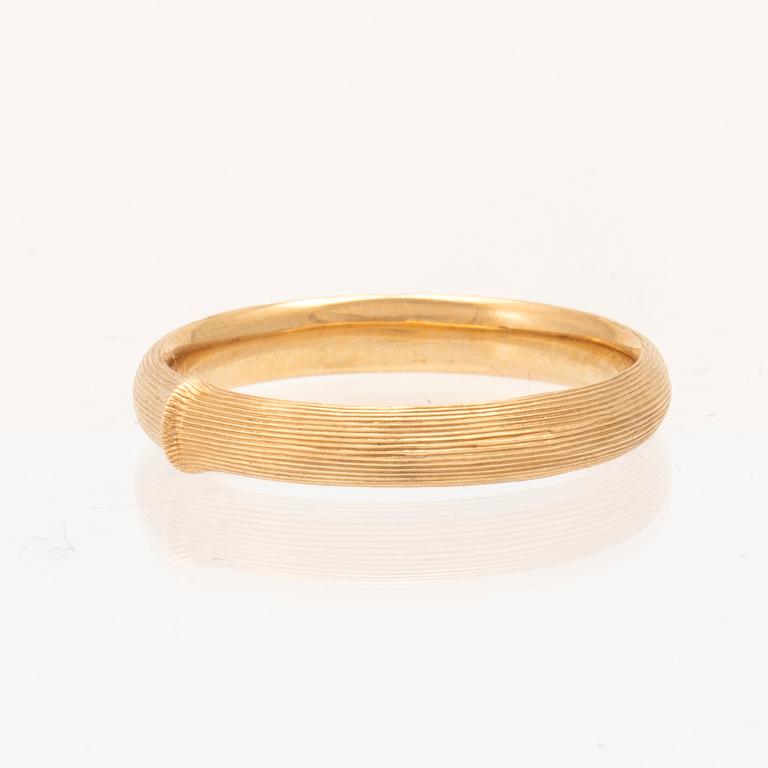 An 18K gold ring "Nature I" by Ole Lynggaard.