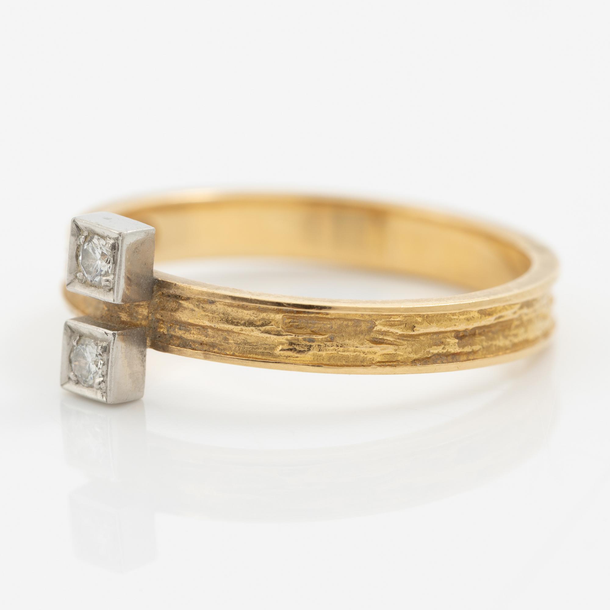 Björn Weckström, ring, 18K guld med en runda briljantslipade diamanter, Finland 1976.