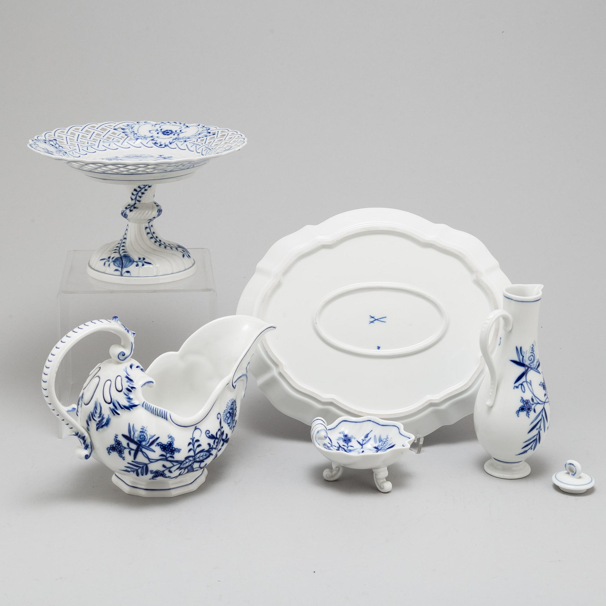 Five Meissen porcelain objects, 20th century.