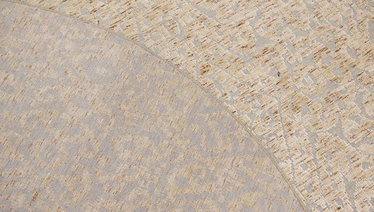 A carpet, Oriental "bamboo" silk, Diameter 240 cm.