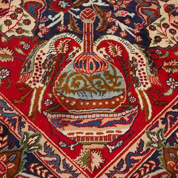 A Kashmar rug, ca 395 x 295 cm.