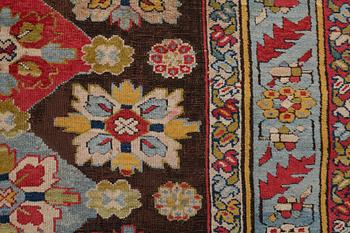 MATTA, antik Karabagh kelly, omkring 1870-1890, ca 330 x 157 cm (samt en kortsida med 1-3 cm slätväv).