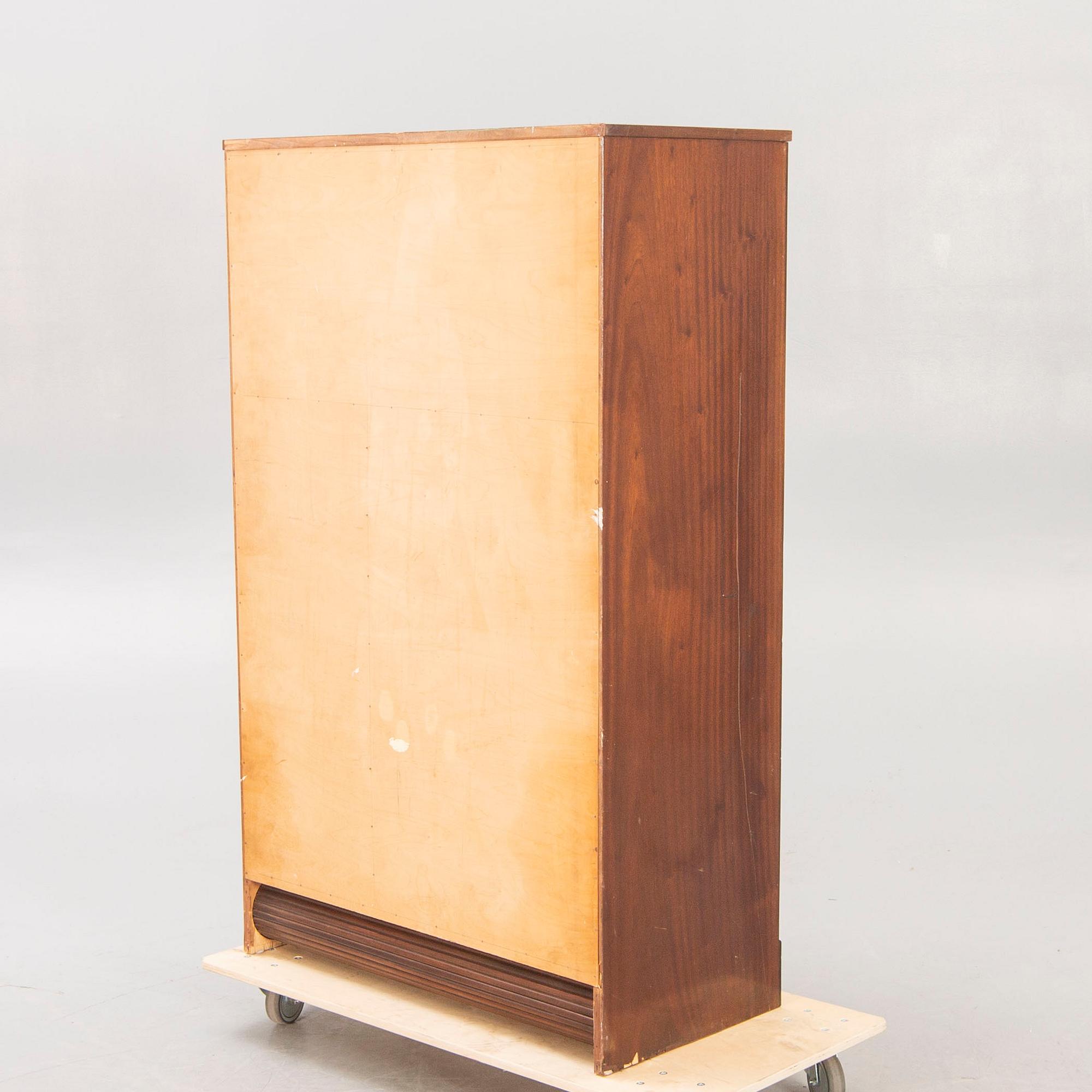 Jalusiskåp 1940-tal.