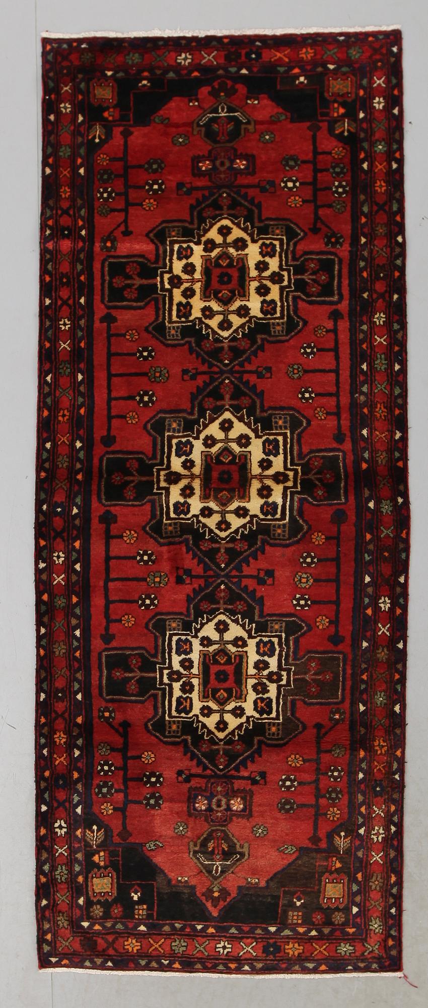 MATTA, galleri, Hamadan, ca 293 x 112 cm.