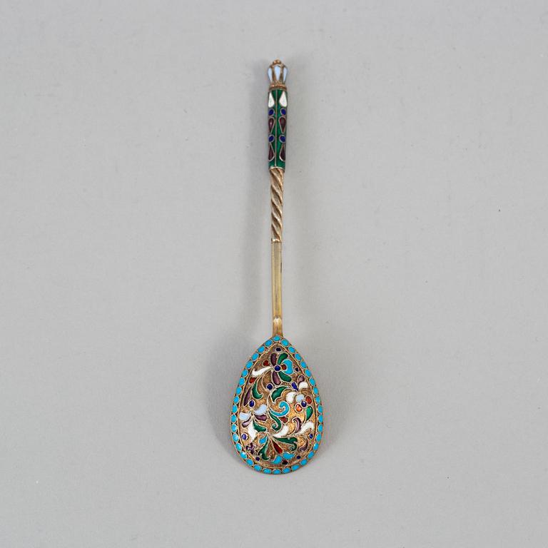 A Russian 20th century silver-gilt and enamled tea-spoon, unidentified makers mark, Moscow 1908-1917.