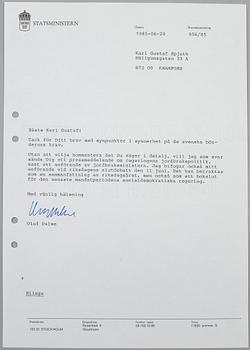 OLOF PALME. 18 hand signed letters dated September 1982-February 1986.