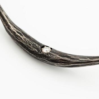 PA Lundahl-Terrs, a necklace and a bracelet, iron and round brilliant-cut diamonds.