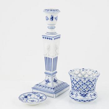 A 40-piece 'Musselmalet' porcelain service, Royal Copenhagen, Denmark.