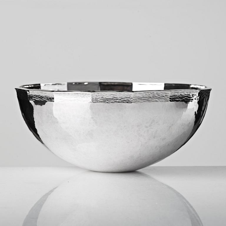 Fredrik Ingemansson, a sterling bowl, executed in Stockholm 1990.