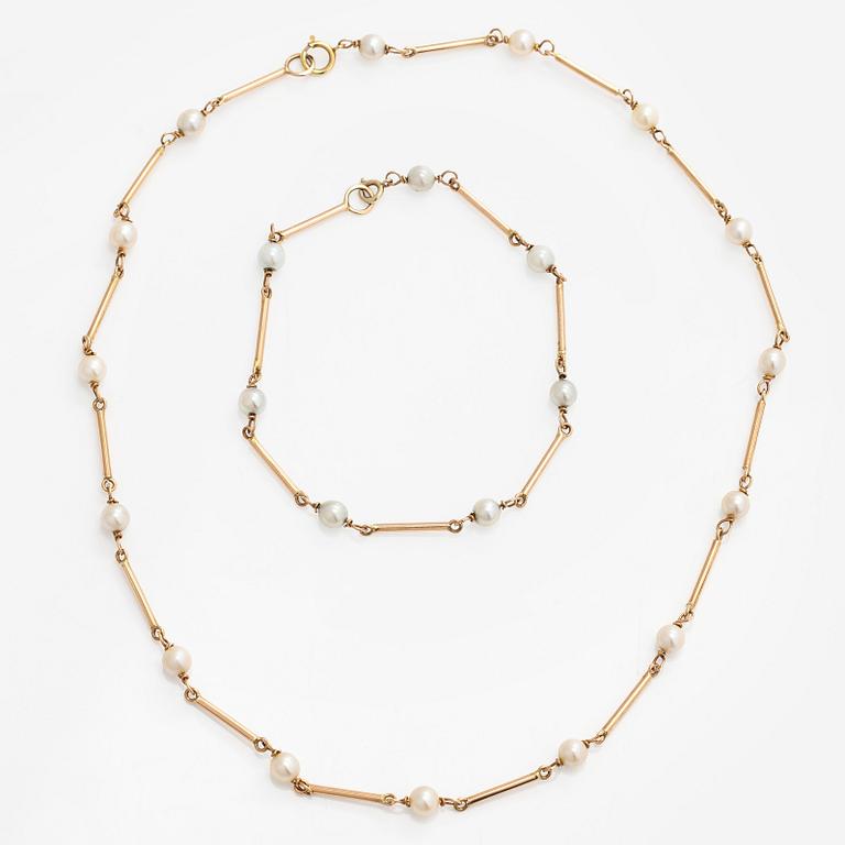 Necklace, cultured pearls, 14K gold.