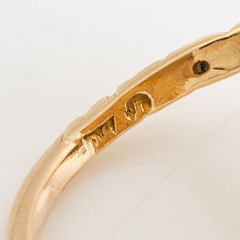 Ring, oval shape, 18K gold with black enamel and rose-cut diamond, 19th century.