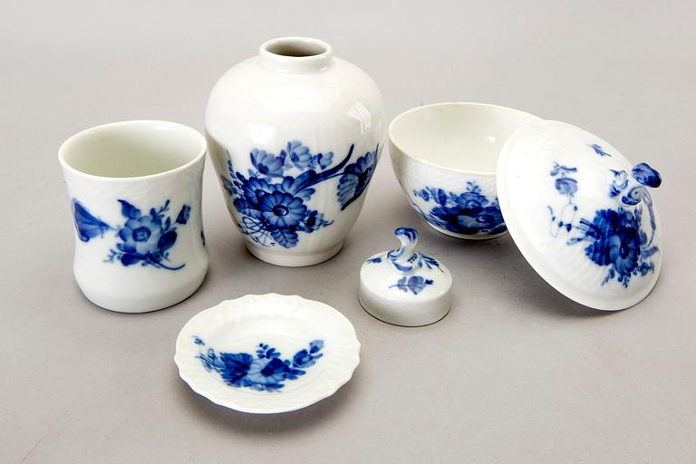 Royal Copenhagen, dinner service "Blue flower", 43 pcs Denmark mid / second half of the 20th century.