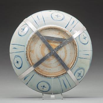 A large blue and white kraak charger, Ming dynasty, Wanli (1572-1620).