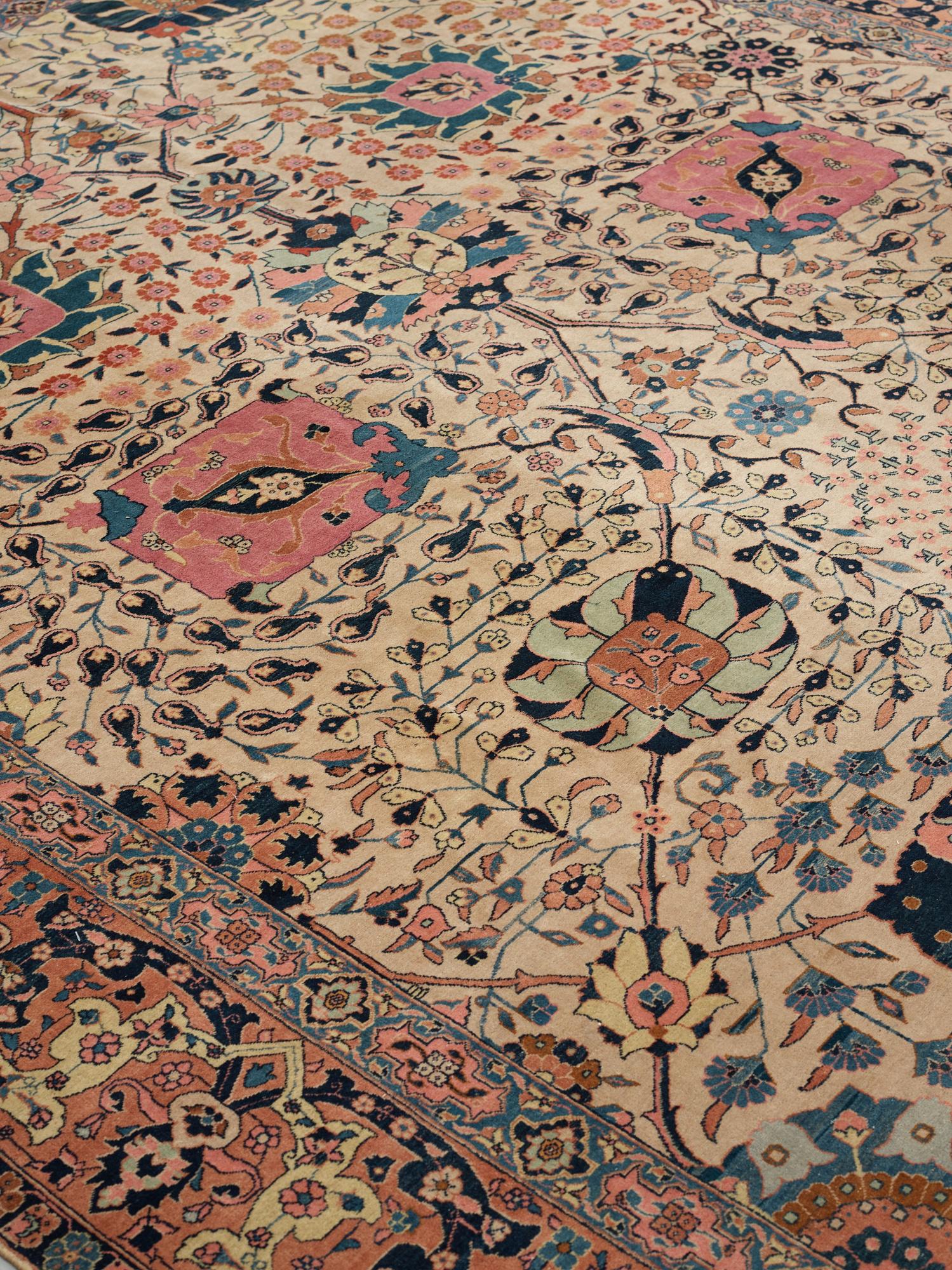 Matta, semiantik Täbris Petag, ca 393,5 x 303 cm.