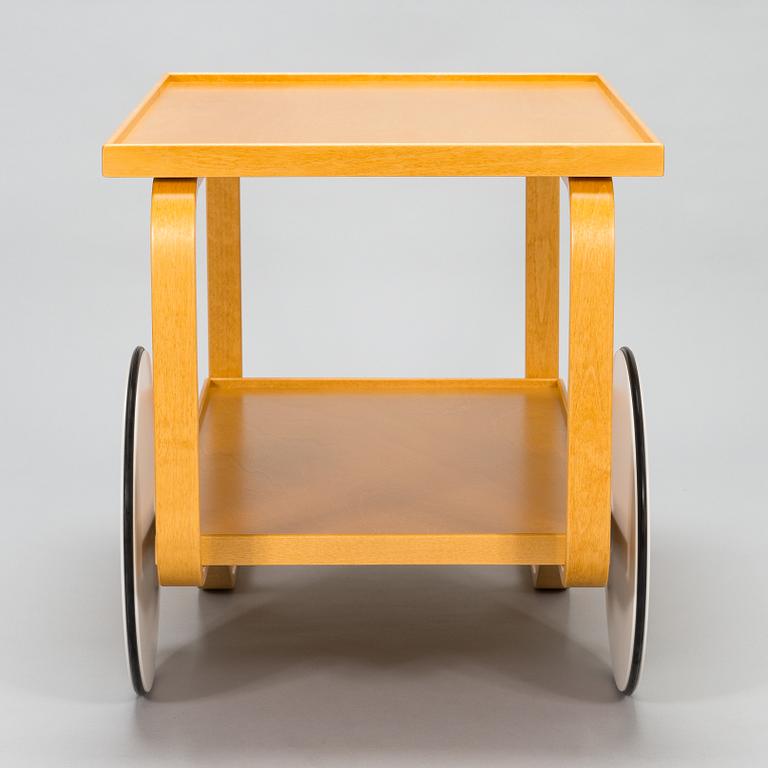 Alvar Aalto, a Special Edition Tea trolley 901 Honey 2021.