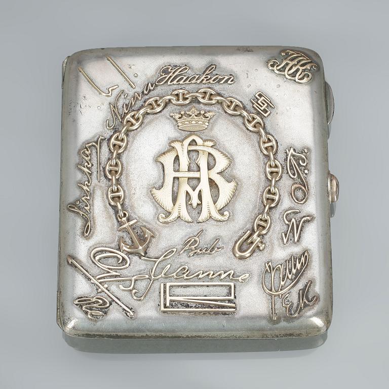 CIGARETTETUI, silver, Helsingfors, Finland, 1927. Vikt 168 g.