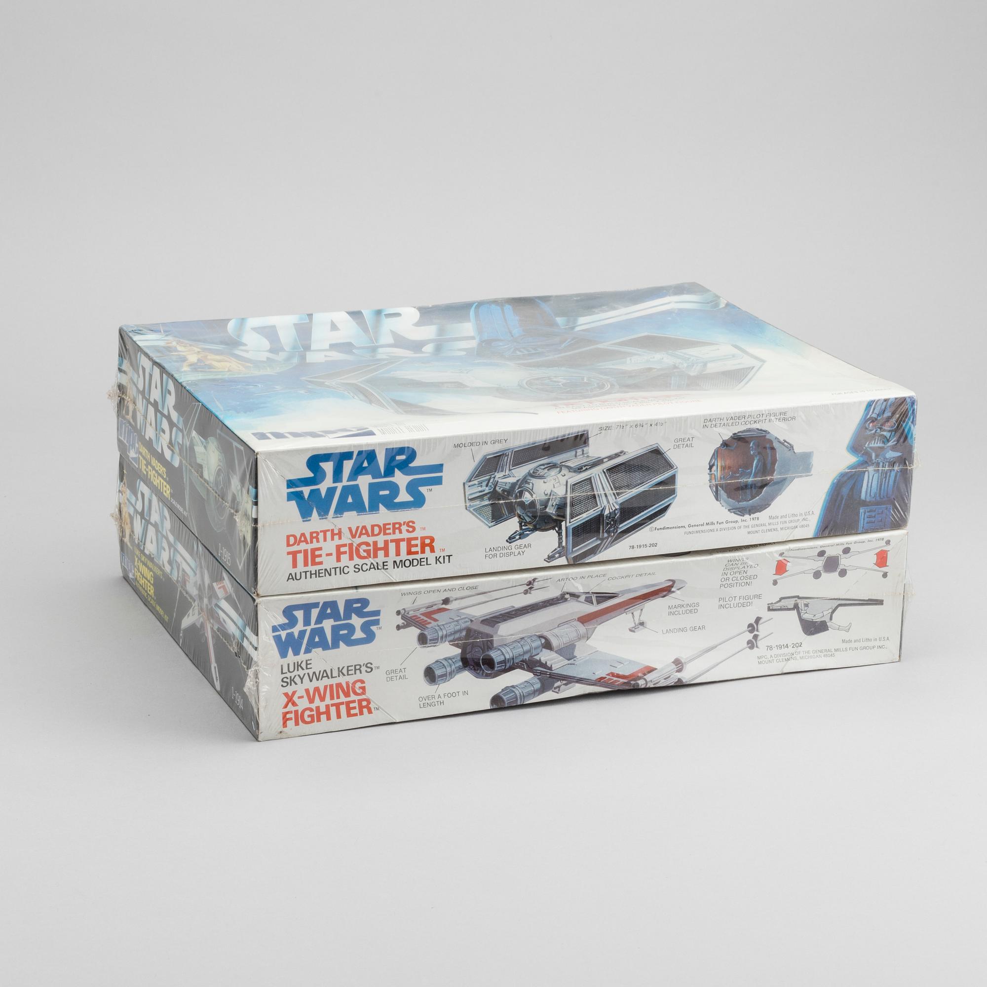 STAR WARS,two  authentic scale model kit, Darth Vader Tie Fighter och Luke Skywalker X-ving Fighther, 1977.