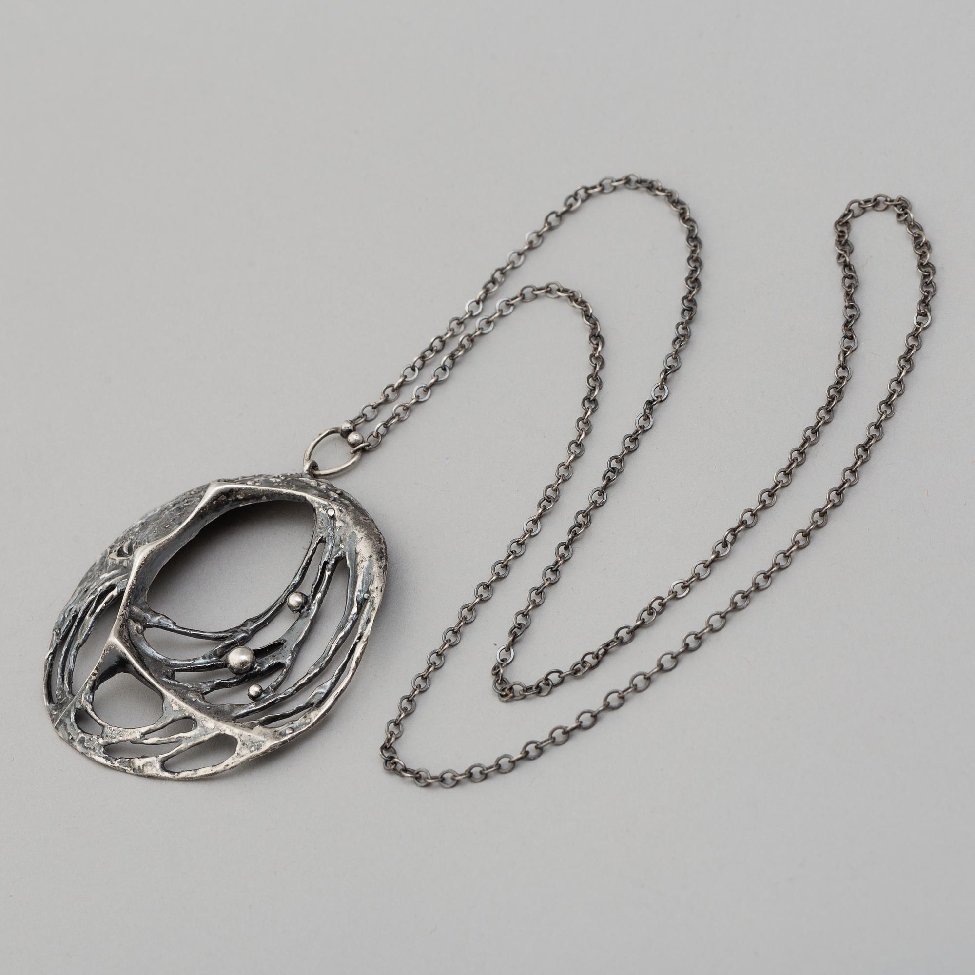KARL LAINE, halsband, armband, ring samt ett par örhängen, sterlingsilver, Finland, 1975.