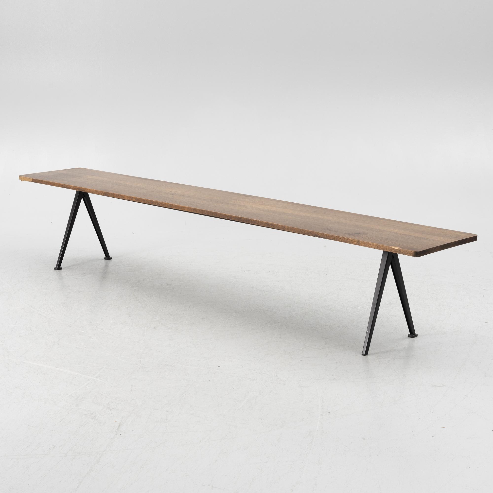 Friso Kramer & Wim Rietveld, bänkar, ett par, "Pyramid", HAY, Danmark.